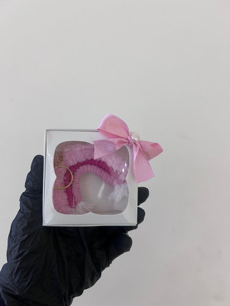 مدالية كروشيه بعلبة